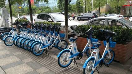 簡(jiǎn)陽(yáng)街頭驚現(xiàn)共享電瓶車(chē),希望不要像共享單車(chē)這樣的結(jié)局!